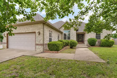 3851 W Poppy Ln, Brookline, MO 65619