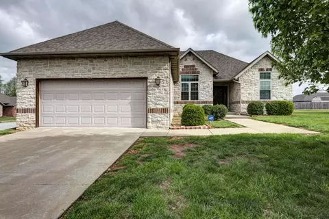 3851 W Poppy Ln, Brookline, MO 65619