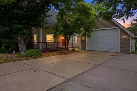 660 Hunt Club Cir, Galena, MO 65656