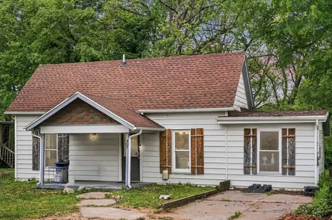 407 S Clarke Ave, Clever, MO 65631