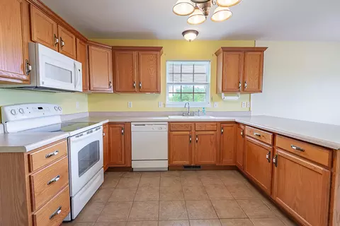 Kitchen - 186 Sunset Rdg, Ozark, MO 65721 photo 1 of 2