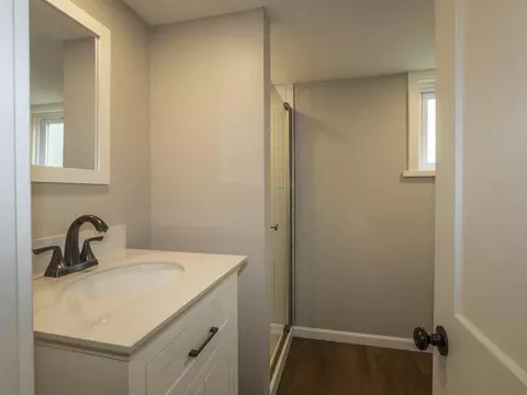 Bath - 703 Johnson Ave, Ava, MO 65608 photo 5 of 7