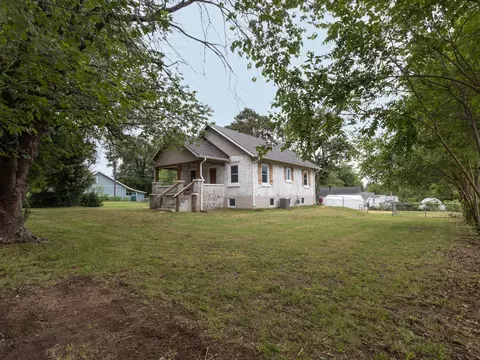 Exterior - 703 Johnson Ave, Ava, MO 65608 photo 3 of 6
