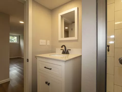 Bath - 703 Johnson Ave, Ava, MO 65608 photo 6 of 7