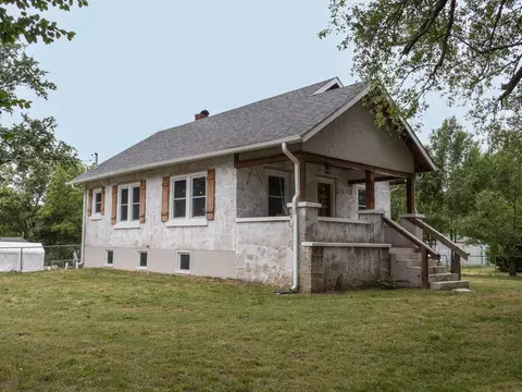 703 Johnson Ave, Ava, MO 65608