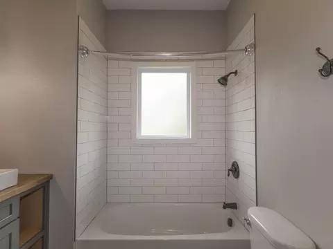 Bath - 703 Johnson Ave, Ava, MO 65608 photo 1 of 7