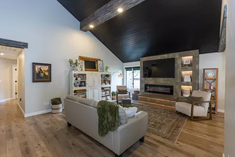 Living - 1241 E Highpoint St, Springfield, MO 65804 photo 2 of 2