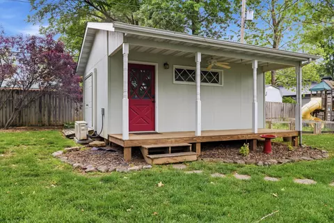 Exterior - 2723 E Glenwood St, Springfield, MO 65804 photo 11 of 12