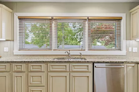 Kitchen - 2723 E Glenwood St, Springfield, MO 65804 photo 2 of 5