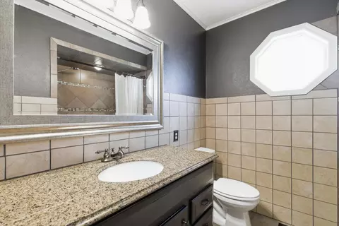 Bath - 2723 E Glenwood St, Springfield, MO 65804 photo 2 of 2