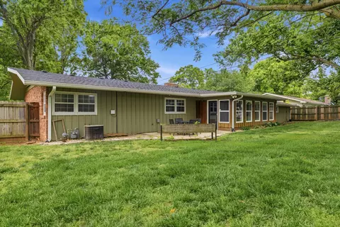 Exterior - 2723 E Glenwood St, Springfield, MO 65804 photo 8 of 12