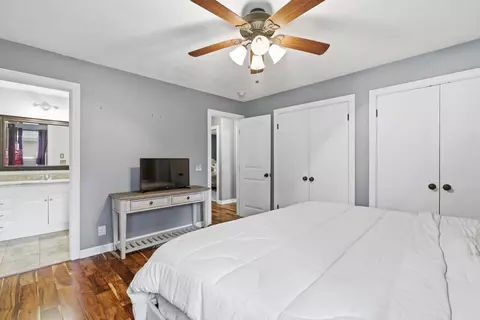 Bedroom - 2723 E Glenwood St, Springfield, MO 65804 photo 2 of 4