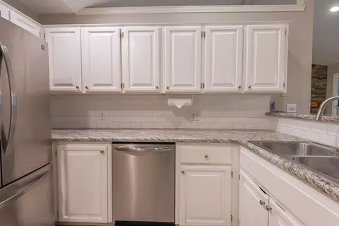 Kitchen - 159 Lancashire Dr, Branson, MO 65616 photo 3 of 4