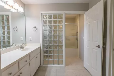 Bath - 159 Lancashire Dr, Branson, MO 65616 photo 1 of 4