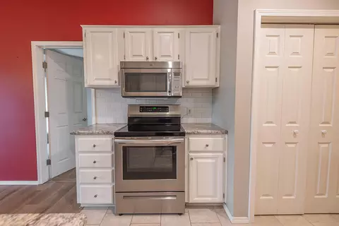 Kitchen - 159 Lancashire Dr, Branson, MO 65616 photo 4 of 4