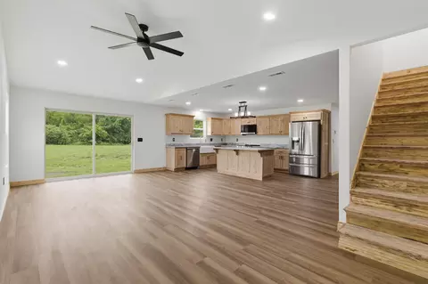 Living - 206 Travis St, Monett, MO 65708 photo 2 of 4
