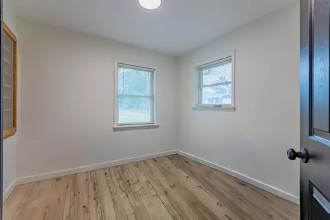 Bedroom - 26237 Twin Rivers Dr, Shell Knob, MO 65747 photo 1 of 5