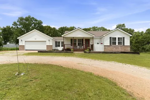499 Community Dr, Marshfield, MO 65706
