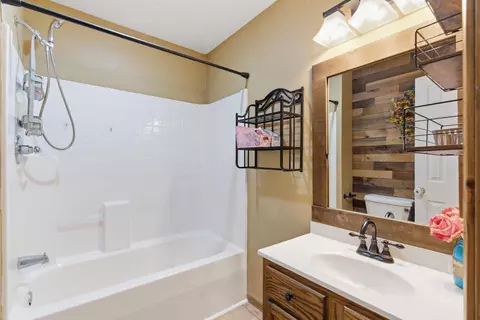 Bath - 499 Community Dr, Marshfield, MO 65706 photo 2 of 2