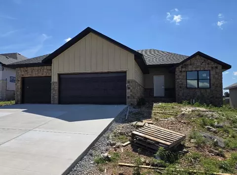 935 S Pindall Ln, Nixa, MO 65714