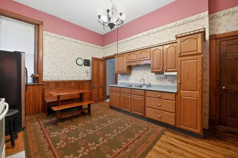 537 N 8th St, Saint Joseph, MO 64503