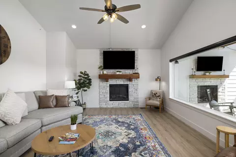Living - 40 Cindy Ln, Branson, MO 65616 photo 1 of 3