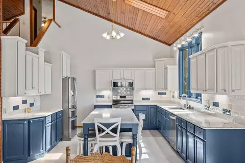 Kitchen - 1052 Broken Arrow Estates Rd, Lampe, MO 65681 photo 4 of 9