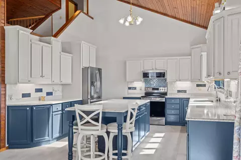 Kitchen - 1052 Broken Arrow Estates Rd, Lampe, MO 65681 photo 2 of 9