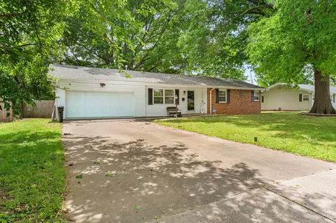 Exterior - 730 W Sylvania St, Springfield, MO 65807 photo 4 of 12