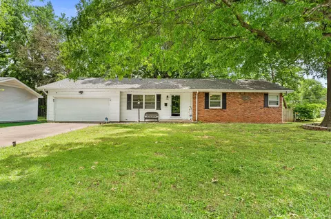 Exterior - 730 W Sylvania St, Springfield, MO 65807 photo 2 of 12