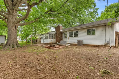 Exterior - 730 W Sylvania St, Springfield, MO 65807 photo 8 of 12