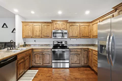 Kitchen - 276 E Garnet Dr, Republic, MO 65738 photo 3 of 4