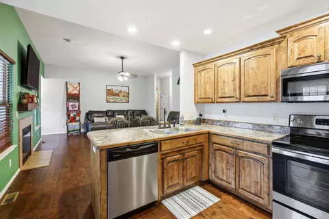 Kitchen - 276 E Garnet Dr, Republic, MO 65738 photo 2 of 4
