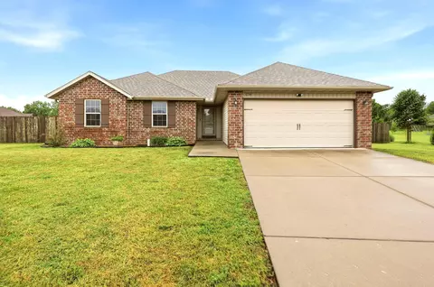 276 E Garnet Dr, Republic, MO 65738
