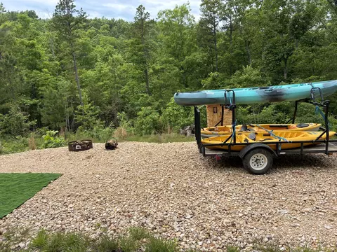 000 Center Rd, Eminence, MO 65466