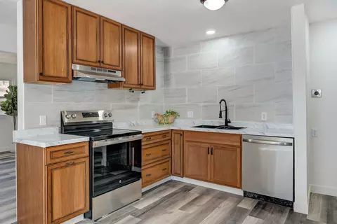 Kitchen - 1017 E Mcclernon St, Springfield, MO 65803 photo 1 of 2