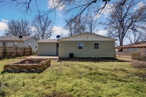 Exterior - 1017 E Mcclernon St, Springfield, MO 65803 photo 3 of 5