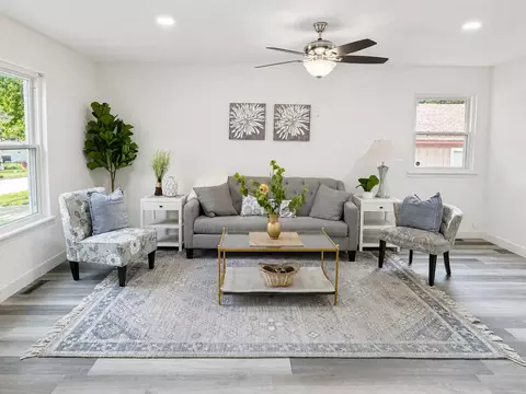 Living - 1017 E Mcclernon St, Springfield, MO 65803 photo 2 of 5