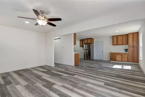 Living - 1017 E Mcclernon St, Springfield, MO 65803 photo 5 of 5