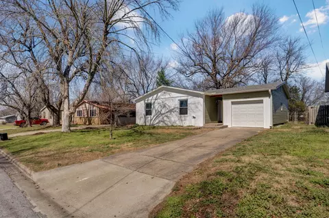 1017 E Mcclernon St, Springfield, MO 65803
