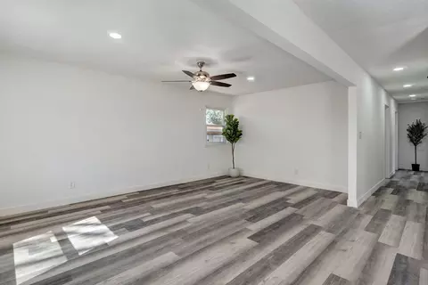 Living - 1017 E Mcclernon St, Springfield, MO 65803 photo 3 of 5