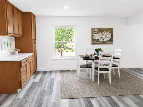 Dining - 1017 E Mcclernon St, Springfield, MO 65803 photo 1 of 1