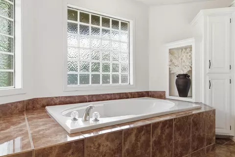 Bath - 1703 N Gregory Dr, Nixa, MO 65714 photo 3 of 5