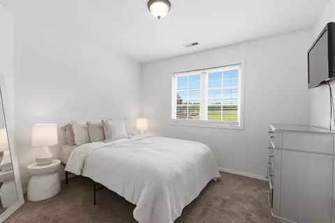Bedroom - 1703 N Gregory Dr, Nixa, MO 65714 photo 4 of 6