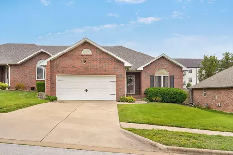 1622 W Swallow St, Springfield, MO 65810