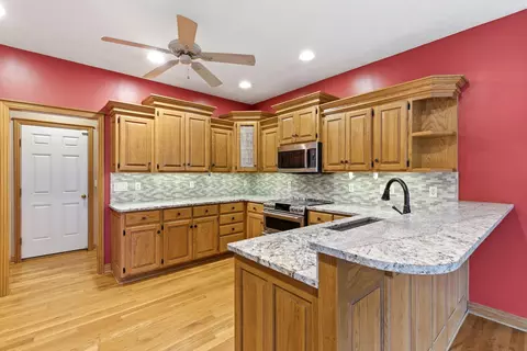 Kitchen - 5277 S Whitmore Ave, Springfield, MO 65810 photo 2 of 3