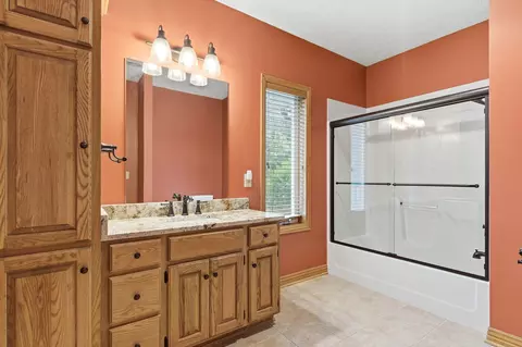 Bath - 5277 S Whitmore Ave, Springfield, MO 65810 photo 4 of 5