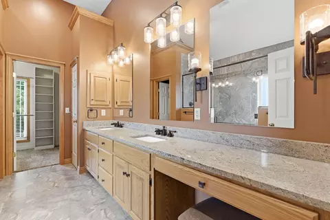 Bath - 5277 S Whitmore Ave, Springfield, MO 65810 photo 3 of 5