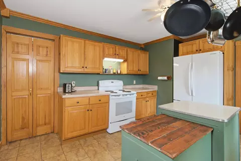 Kitchen - 2886 County Road 382, Dora, MO 65637 photo 1 of 3