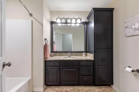 Bath - 158 Spring Ln, Branson, MO 65616 photo 3 of 4